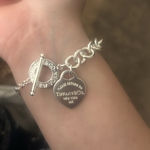 This is a Tiffany & Co heart tag toggle bracelet, never been worn in silver - Picture 5 of 5